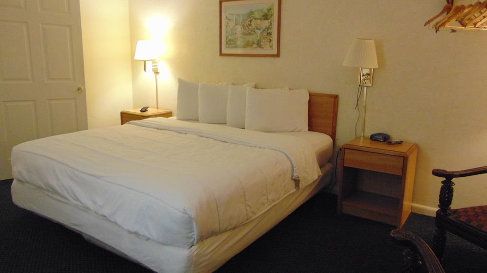 Oceanside Lodge Marmora Esterno foto